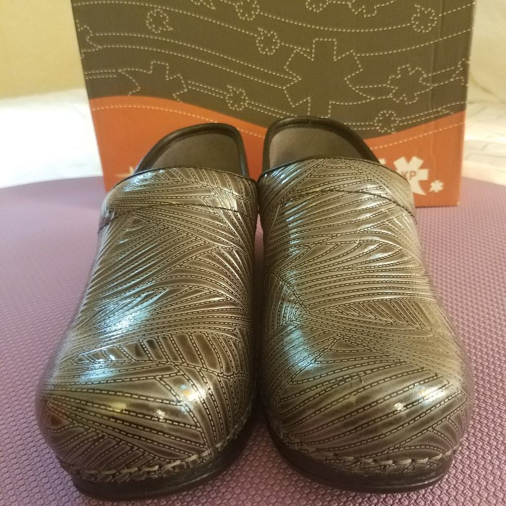 Dansko Patent XP Clogs size 39 NIB